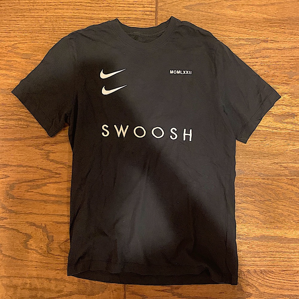 Men’s Nike double swoosh shirt